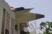 天水印度一波音787客机坠毁机上242人、地面5名学生遇难！我驻印度使馆：机上无中国籍乘客